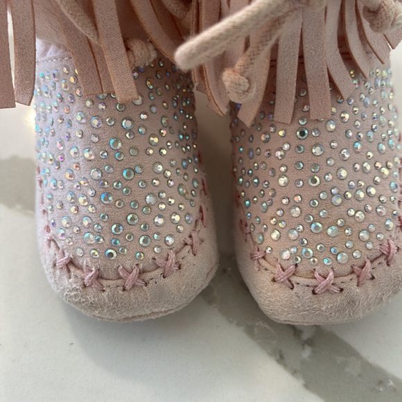 My first Stuart Weitzman crib booties in Infant size 2 - Picture 2 of 8